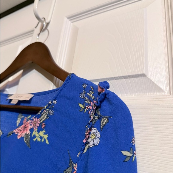 LOFT Blue Floral Blouse - Picture 4 of 7